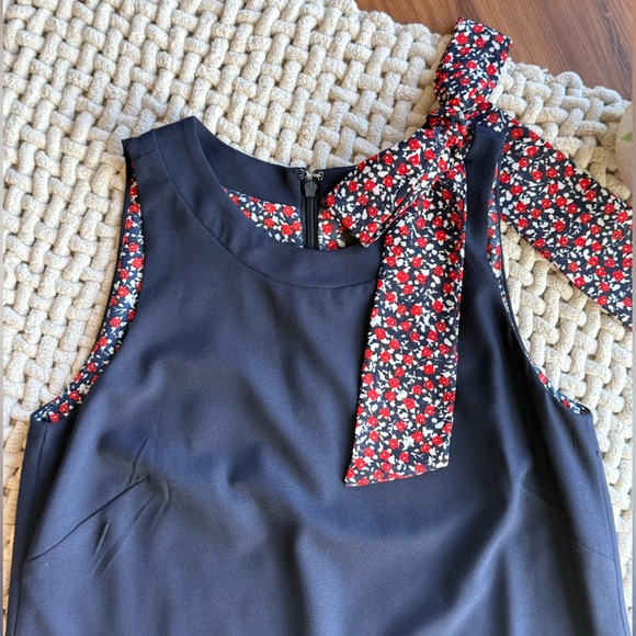 Tahari ASL Navy and Red Floral Side Neck Bow Shift Dress 2 - Picture 6 of 16